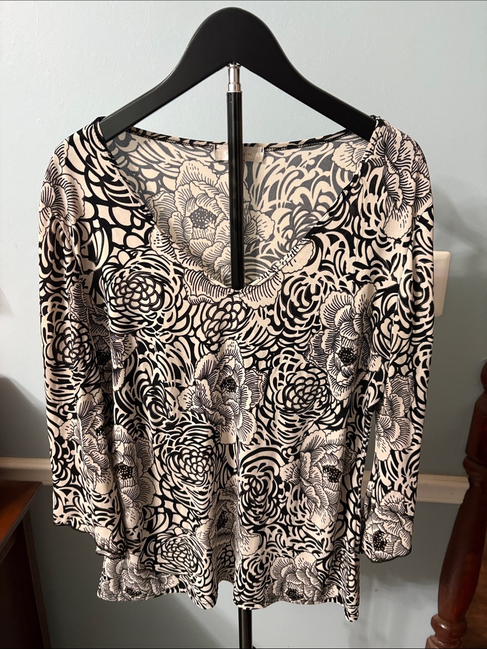 dressbarn Black & Cream Floral V-Neck Long Sleeve Top